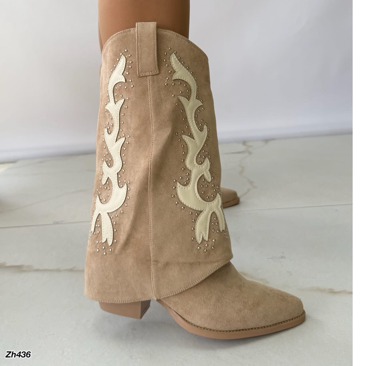 Bota texana beige doblez detalles apliques plateado tacon 7cm HX2693-C1634